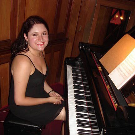 Cristiana Schwarz, professora de teclado na EM&T School of Rock