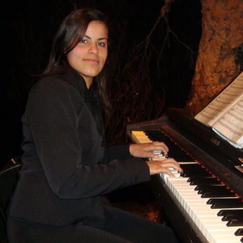 Deisy Araujo, professora de teclado na EM&T Deisy Araujo, professora de teclado na EM&T