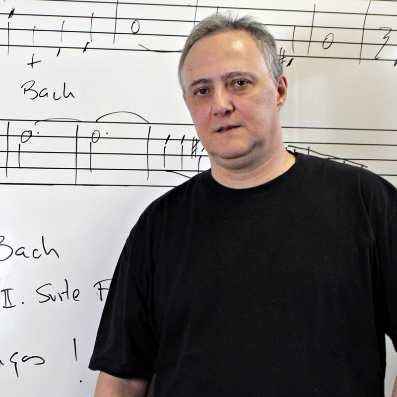 Ednilson Lazzari é professor da EM&T no curso de Linguagem e Estruturação Musical.