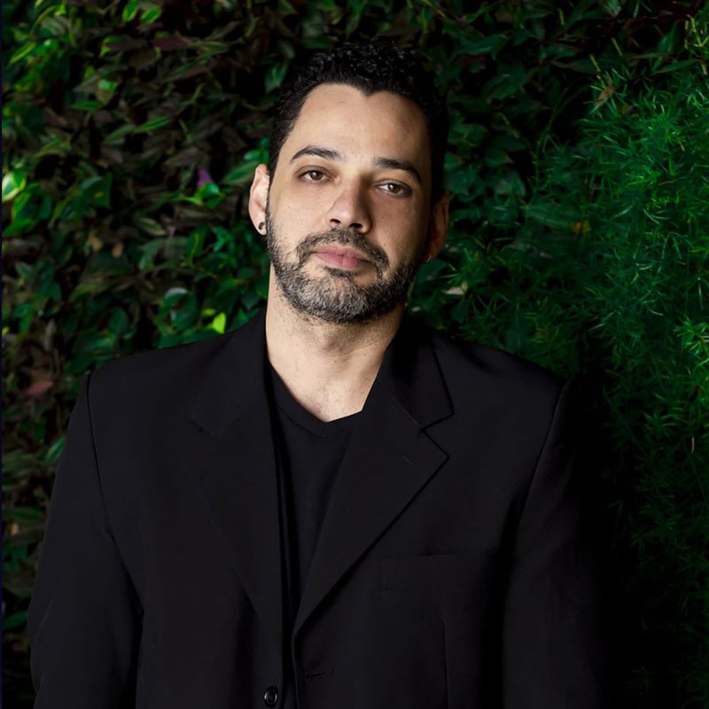 Fabiano Paz é professor de bateria na EM&T Fabiano Paz é professor de bateria na EM&T School of Rock