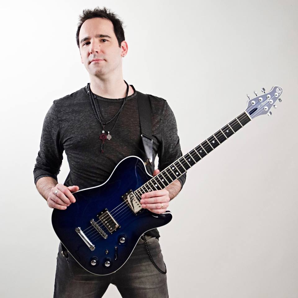 Wanderson Bersani é professor de guitarra e coordenador do IG&T Wanderson Bersani é professor de guitarra e coordenador do IG&T
