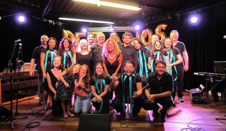 Os 11 da Vivi: 10 anos de aulas, ensaios, shows e comemorações Os 11 da Vivi: 10 anos de aulas, ensaios, shows e comemorações