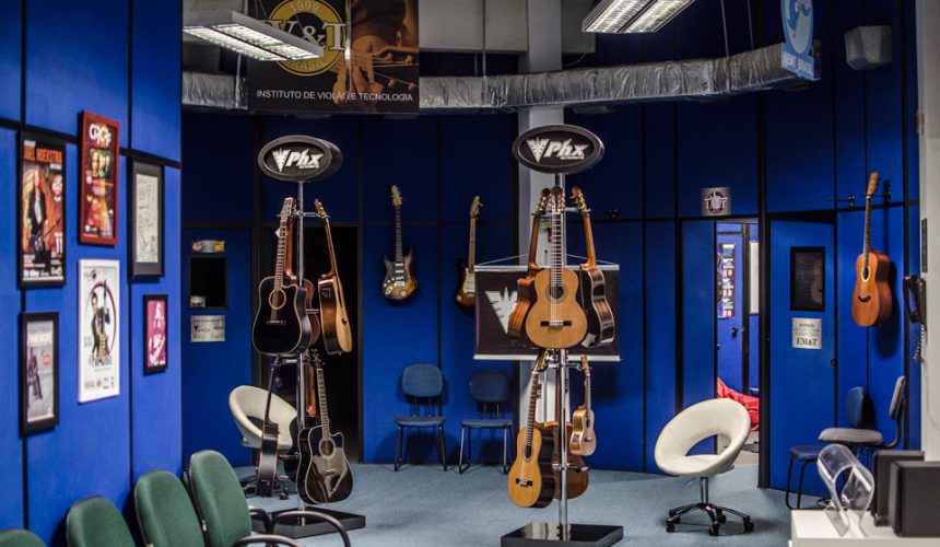 Venha experimentar os violões PHX na EM&T