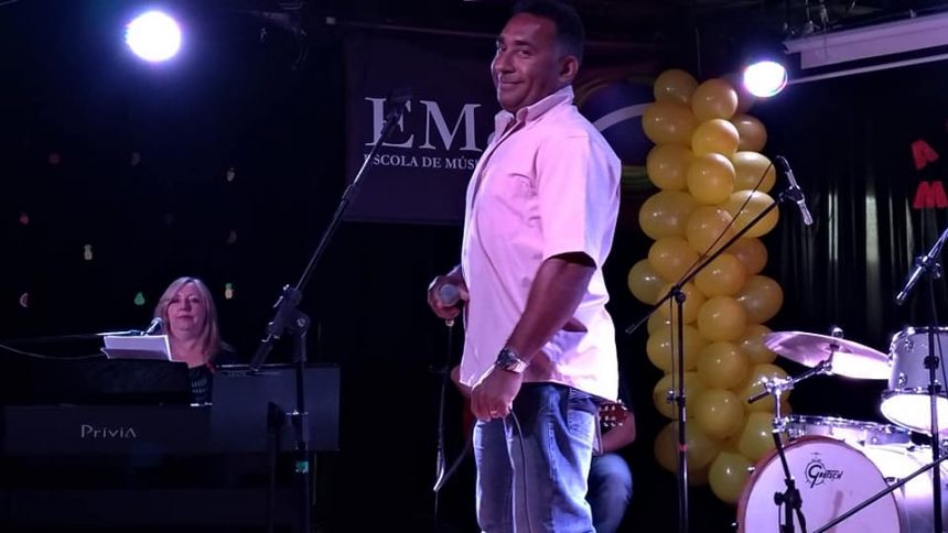 Acepipes Musicais: Alunos de canto no palco da EM&T