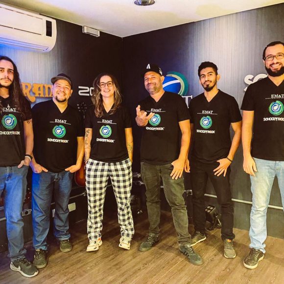 Esse é o novo time de bateria da EM&T School of Rock! Esse é o novo time de bateria da EM&T School of Rock!