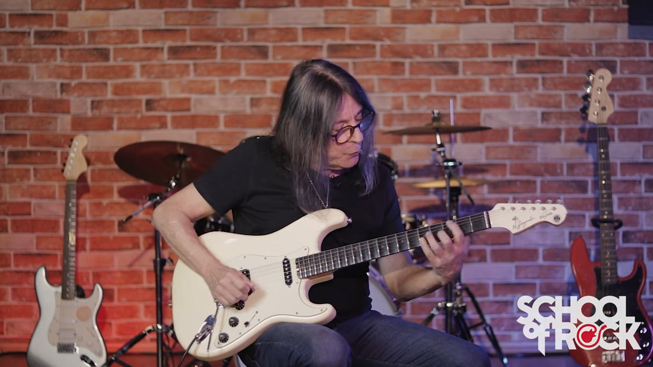 Dia de Guitarrista: Aprenda a tocar 10 Riffs que fazem parte da história do Rock